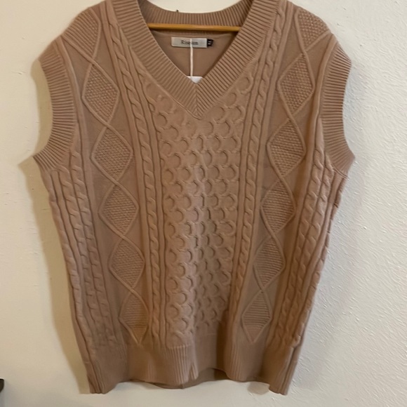 Risesun Women's Cable Knit Oversized Cropped Argyle Sweater Vest V-Neck … - Picture 4 of 8